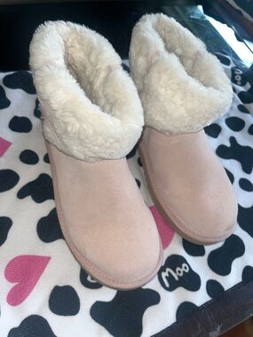 Koolaburra by Ugg Women's Blush Pink Faux-Suede Shearling Bootie size 6